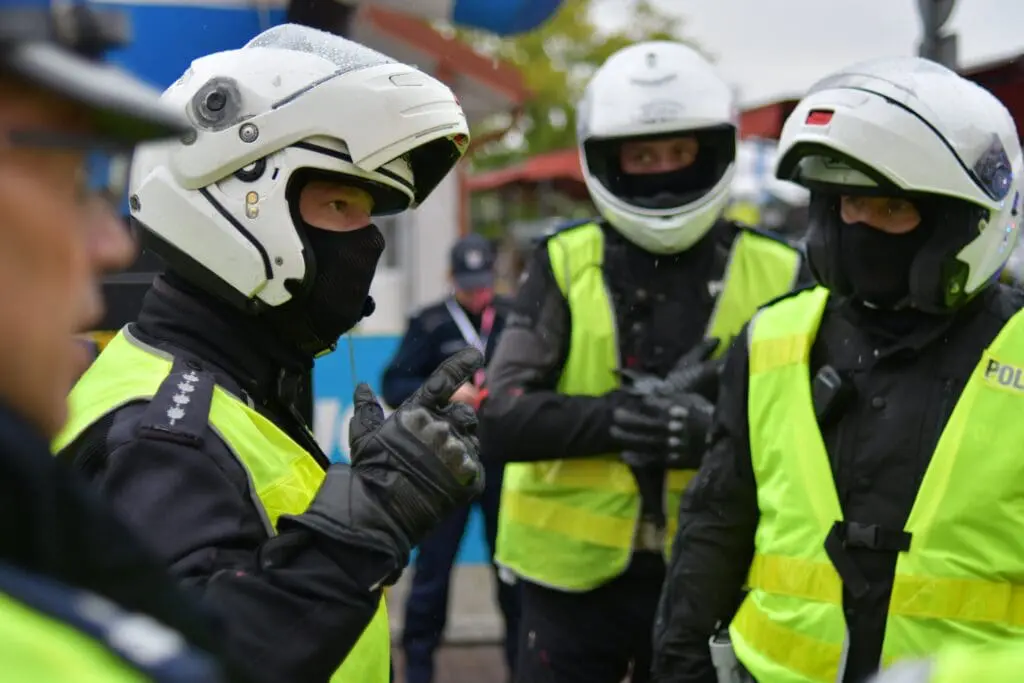 Policjanci zatrzymali poszukiwanego od 10 lat mężczyznę. Ścigano go listem gończym