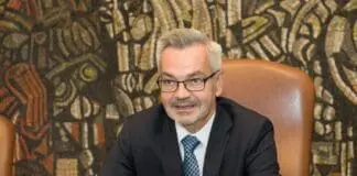 Ambasador Polski w Rosji podczas oficjalnego wystąpienia