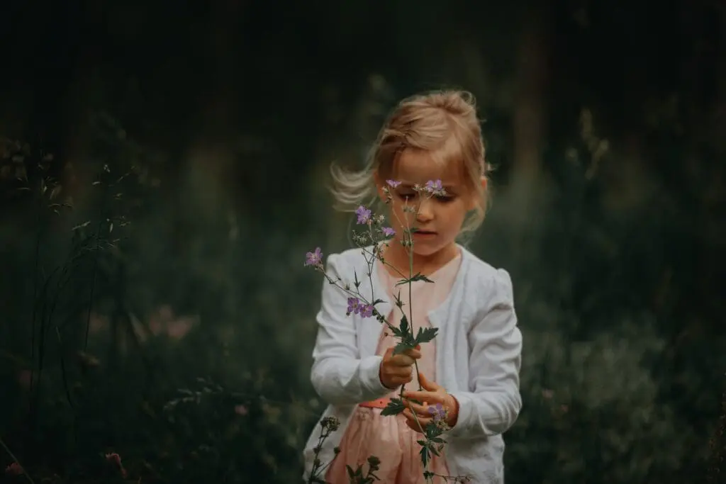 Pedofil recydywista zgwałcił 8-letnią dziewczynkę. ,,Zaciągnął ją za drzewa rosnące przy sklepie”
