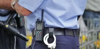 Radiowóz policyjny na miejscu interwencji