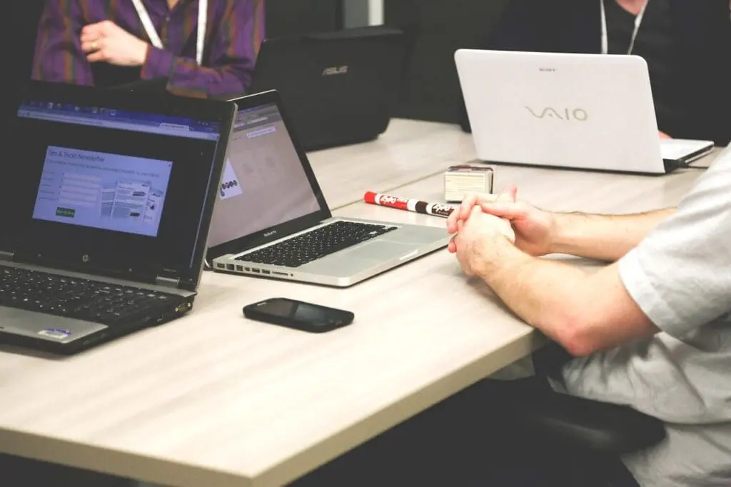 Czego oczekują Zetki? Jeden benefit jest dla nich szczególnie ważny Laptopy dla uczniów. Rząd planuje zmienić program