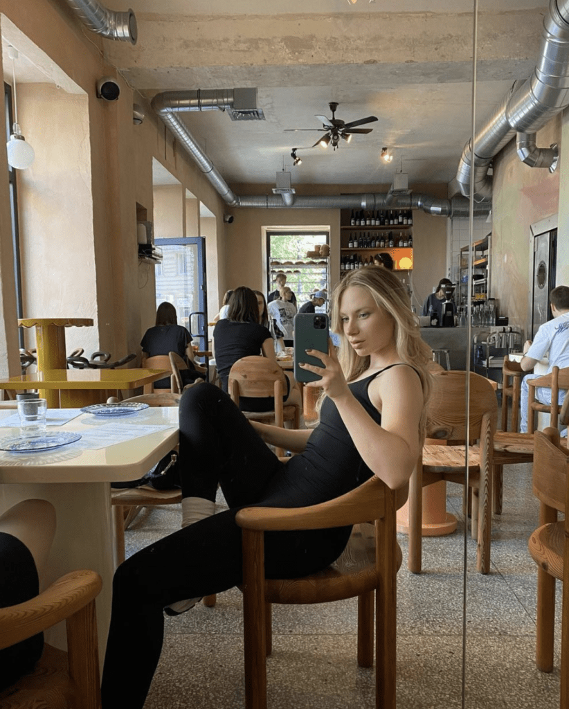 Ania Guellard w stylizacji dnia codziennego – zdjęcie z Instagrama