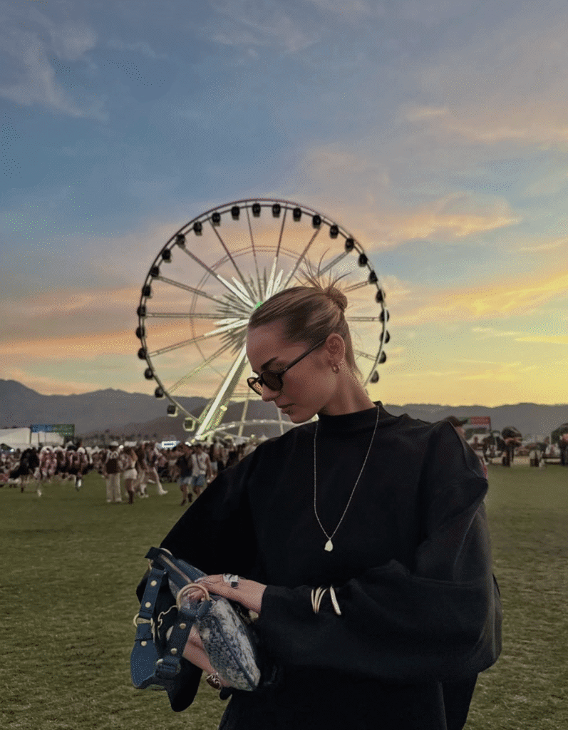 Julia Kostera: wiek, wykształcenie, chłopak. Kim jest gwiazda TikToka? julia kostera Julia Kostera, polska influencerka i twórczyni TikToka, na zdjęciu portretowym z profilu na Instagramie