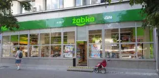 Od ilu lat można pracować w Żabce? Wiek, warunki i limity godzin 2026