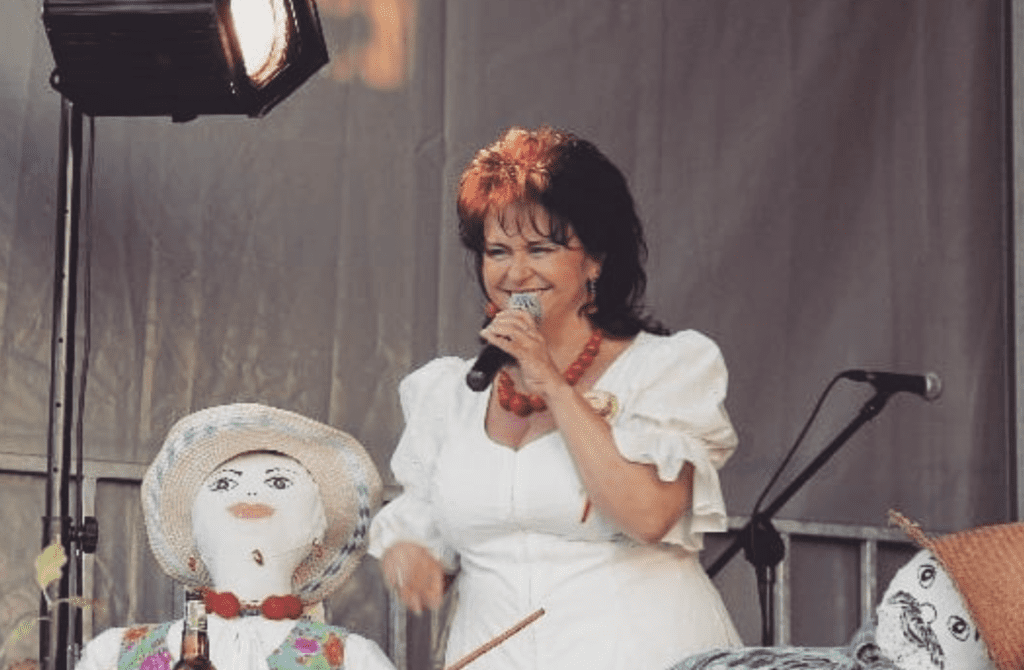 W którym roku urodziła się Bernadeta Kowalska? Popularna wokalistka muzyki śląskiej i disco polo