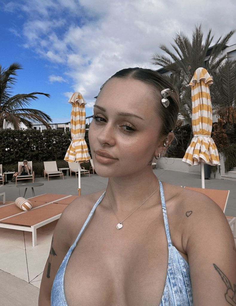 Lila Janowska – wiek (29 lat), chłopak, kariera i podcast Besties lila janowska Lila Janowska – stylizacje i moda