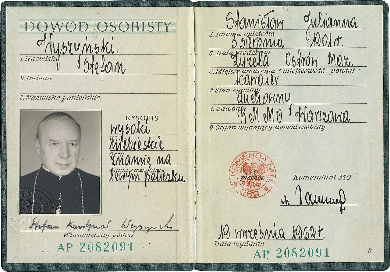 Co oznacza vel w nazwisku? Znaczenie, pisownia i przykłady co oznacza vel w nazwisku Dowód osobisty prymasa Stefana Wyszyńskiego z widocznym polem nazwiska