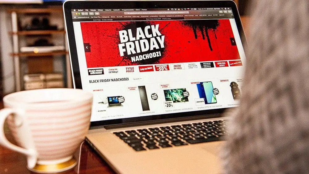 Black Friday nie traci na popularności. Ponad 64% Polaków zapowiada, że będzie „polować” na okazje