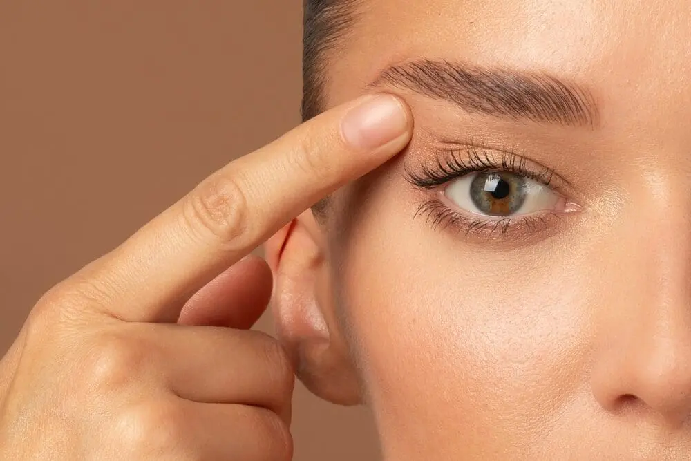 Blefaroplastyka – sposób na opadające powieki Blefaroplastyka – sposób na opadające powieki