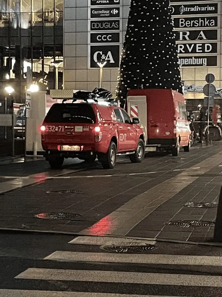 Mężczyzna na choince w Katowicach. Nietypowa interwencja służb