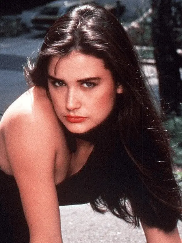 Demi Moore ujawnia dramatyczne szczegóły swojej młodości: “Moja matka sprzedała mnie za 500 dolarów”