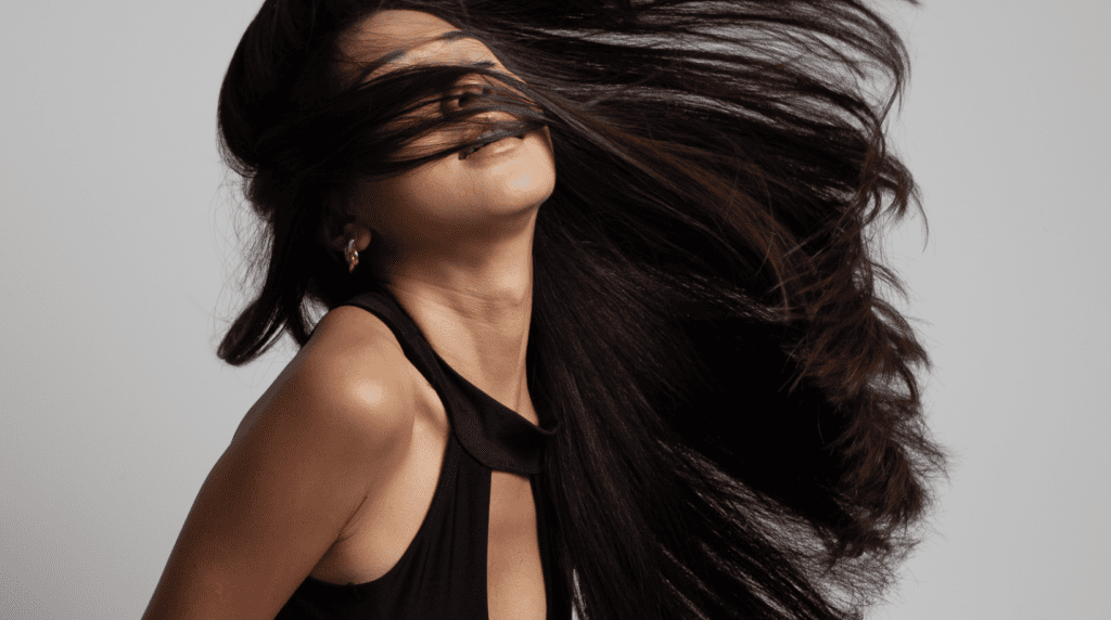 Botoks na włosy – co to jest, efekty i jak działa? Botoks na włosy Jak działa botoks na włosy