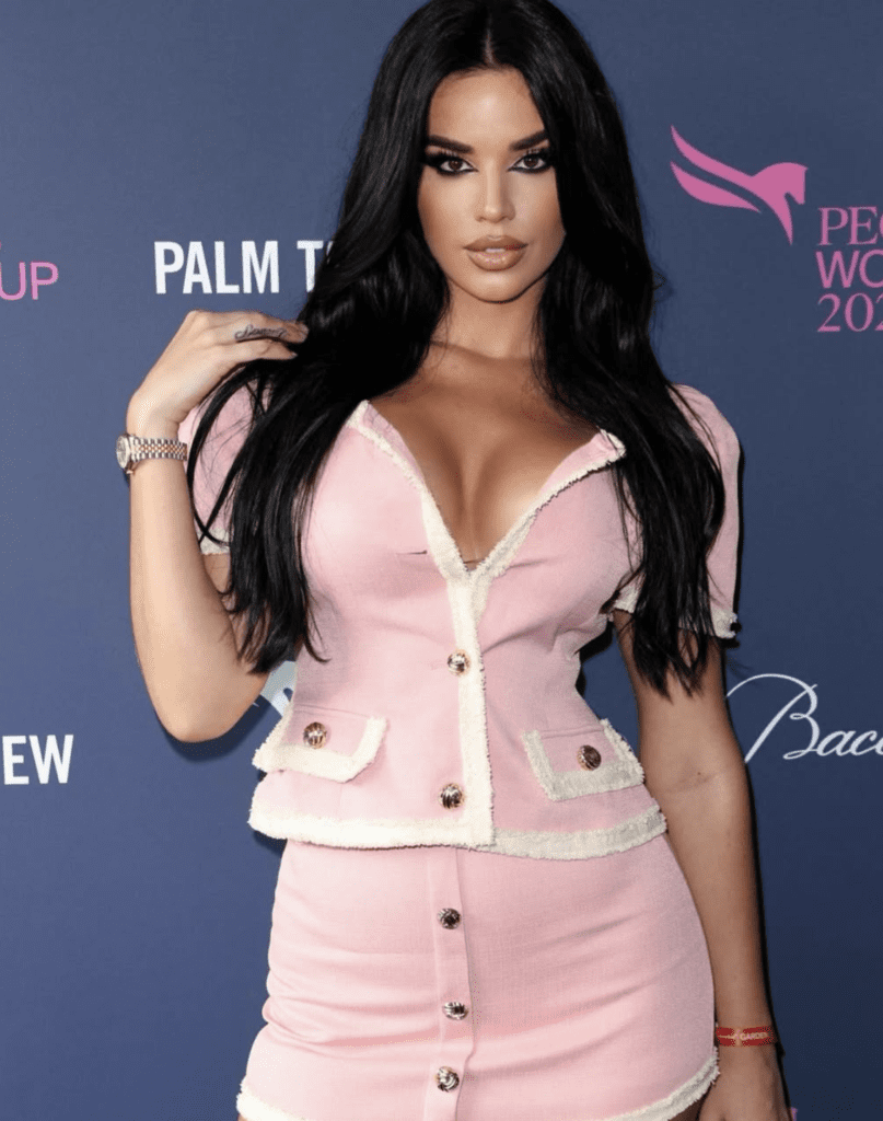 Ivana Knoll: wiek (33 lata), partner, kariera DJ-ki i MŚ 2026 ivana knoll Ivana Knoll, która konsekwentnie nie komentuje publicznie swojego życia prywatnego