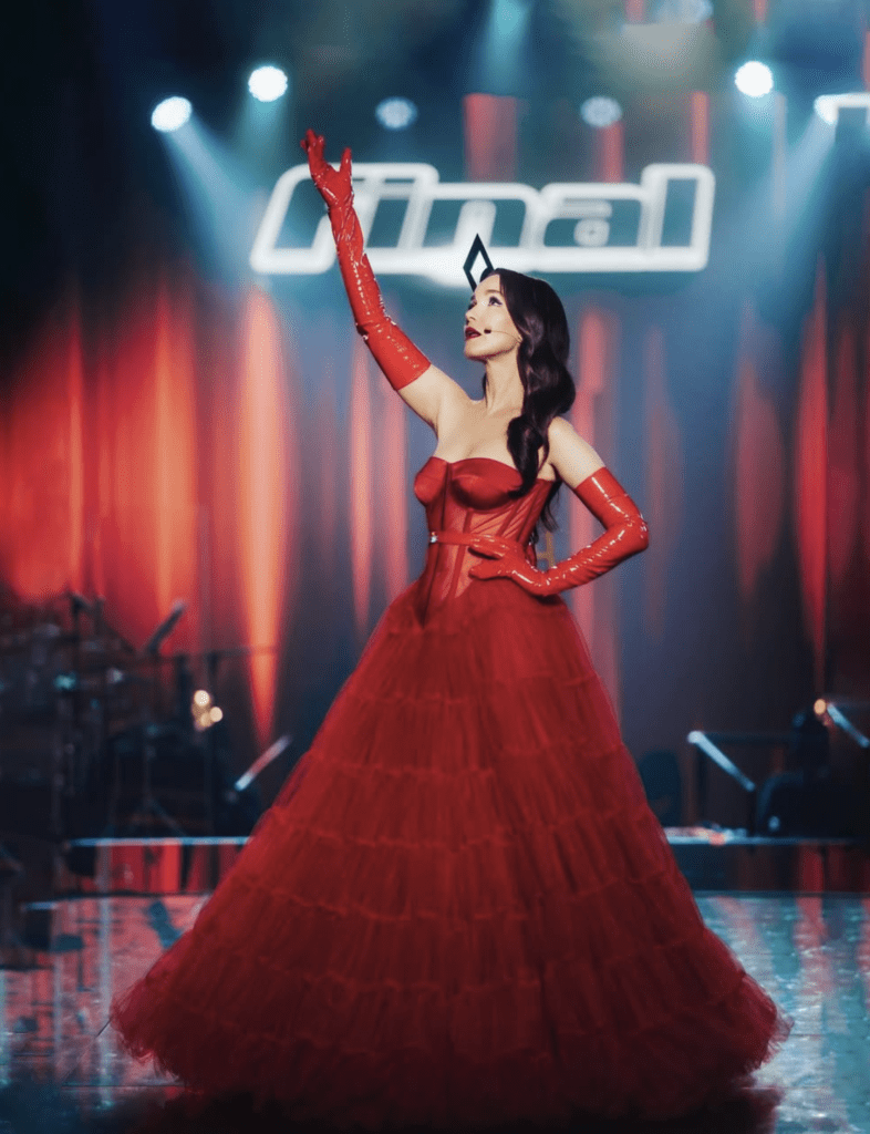 Natalia Oreiro jako prowadząca program telewizyjny