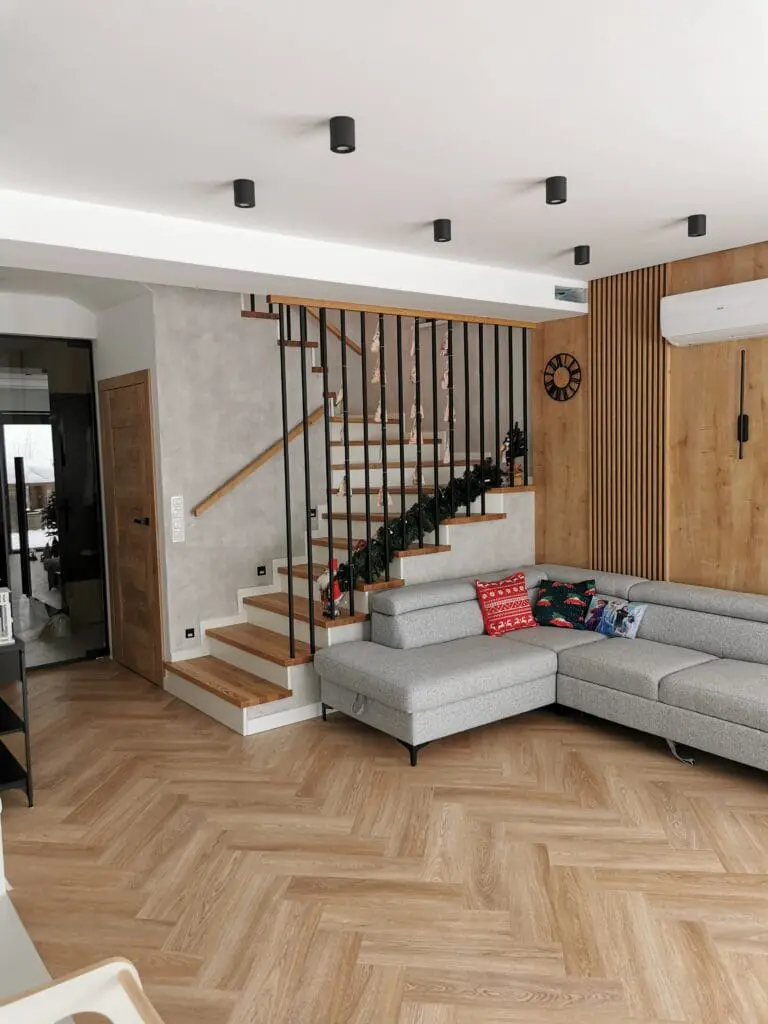Schody drewniane na beton