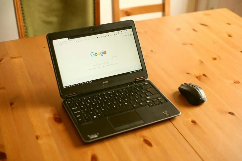 Dell Latitude 7430: Dogłębna Recenzja Karbonowego Ultrabooka Biznesowego. Czy To Idealny Laptop dla Twojej Firmy? Recenzja Karbonowego Ultrabooka Klawiatura i obudowa laptopa Dell Latitude 7430