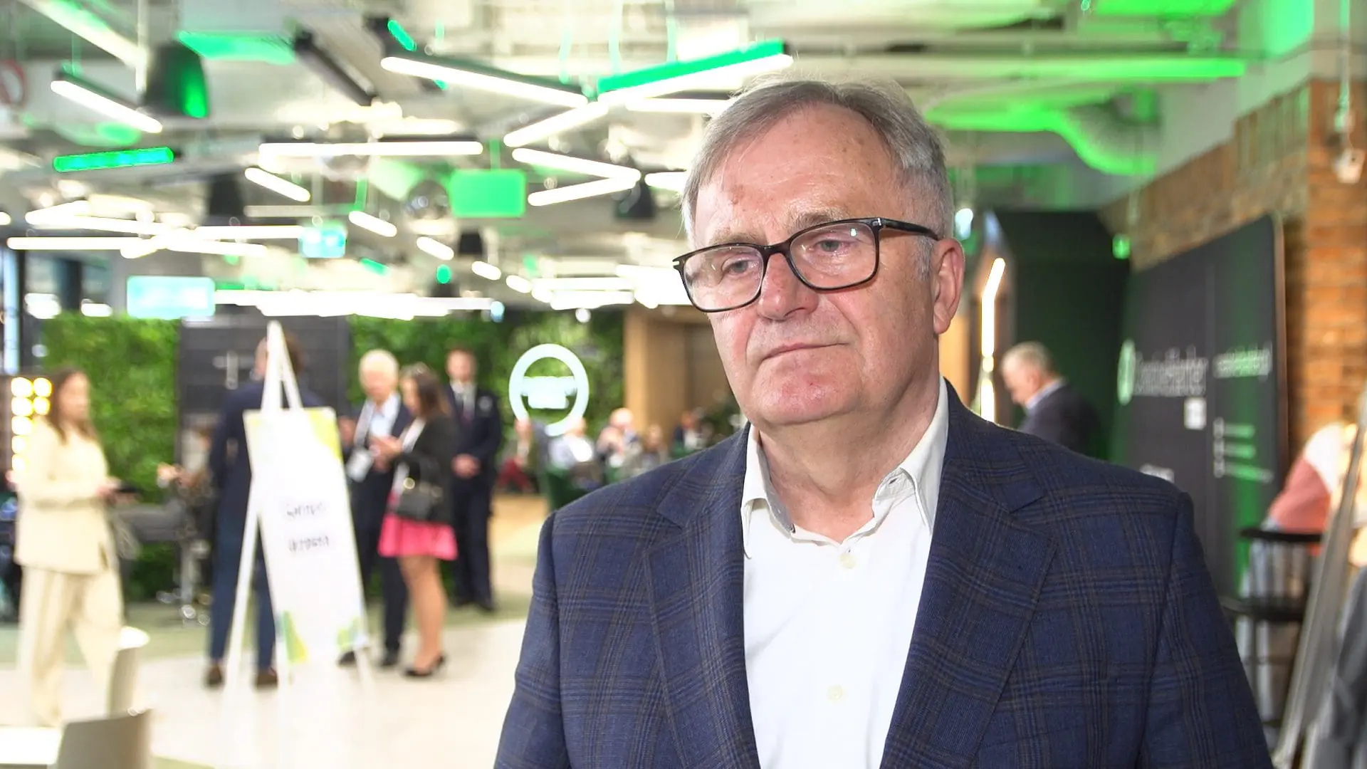 Duże magazyny energii przyspieszą rozwój transportu niskoemisyjnego w Europie. Przyszłością może być wodór służący jako paliwo i nośnik energii