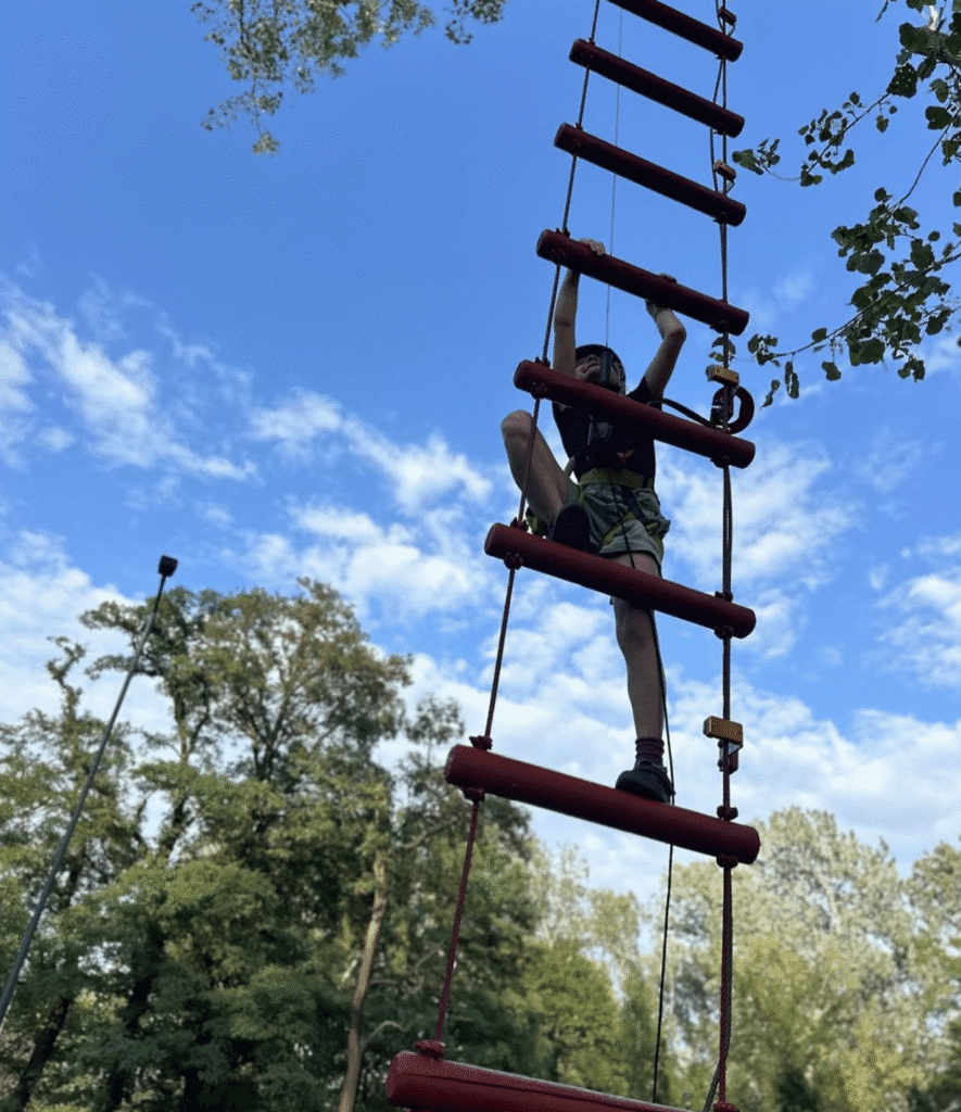Park Linowy Warszawa nad Wisłą przy warszawskim ZOO na Pradze