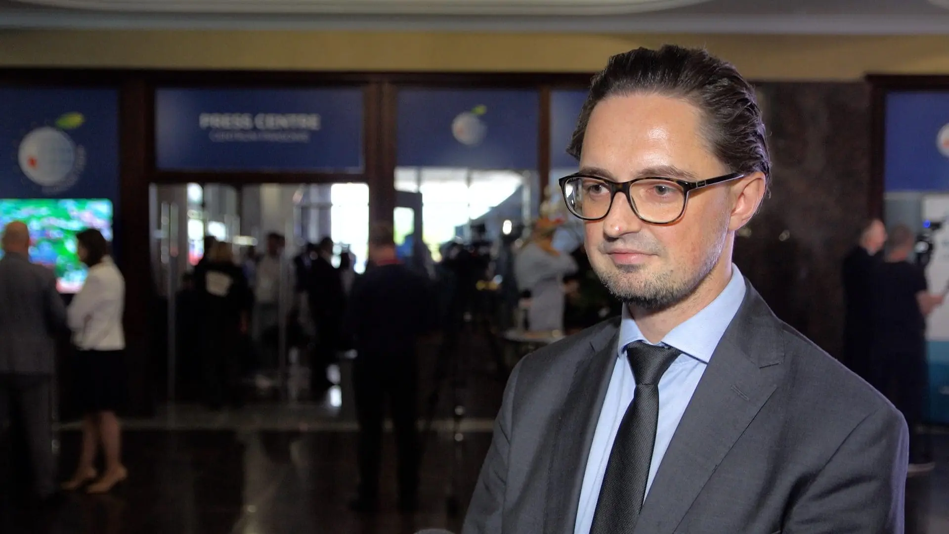 Transformacja energetyczna przekłada się na wzrost gospodarczy w Polsce. Przejście na odnawialne źródła energii nie może być zbyt szybkie