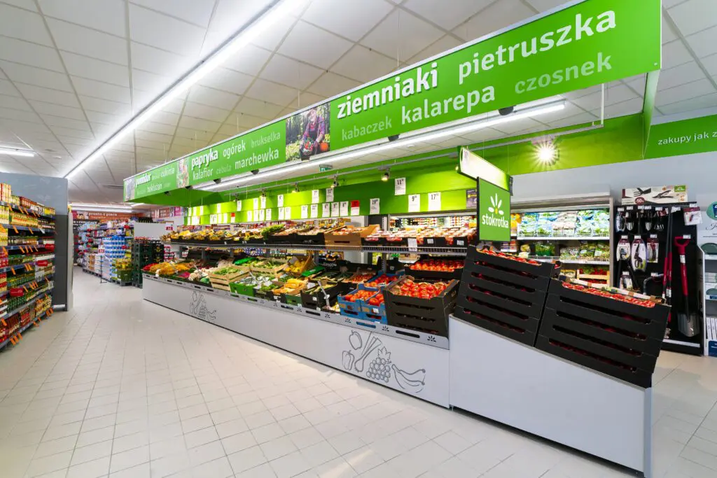 W sklepach zbliża się szczyt przedświątecznych zakupów. Od sieci handlowych wymaga to miesięcy przygotowań i dużej elastyczności [DEPESZA]