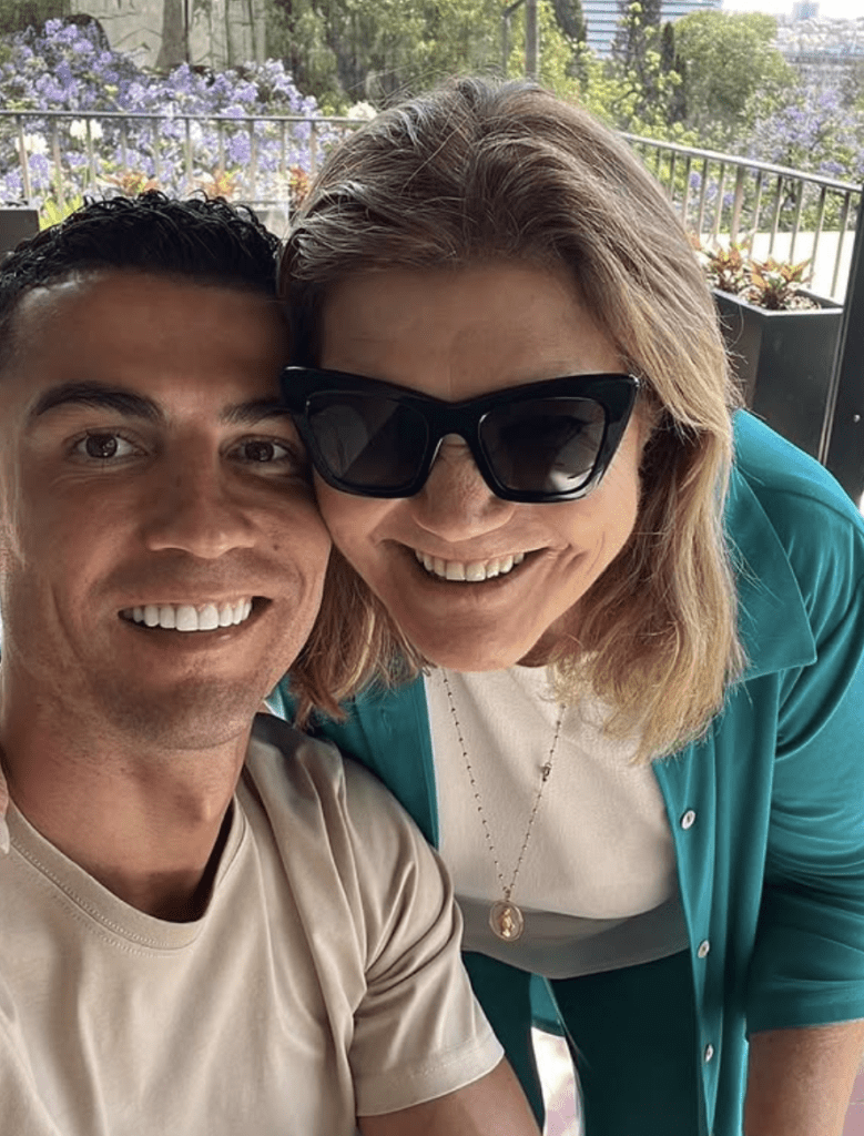 Ile zarabia Cristiano Ronaldo? Zarobki, kontrakt Al-Nassr i majątek CR7 (2026) ile zarabia cristiano ronaldo Cristiano Ronaldo zarobki na sekundę