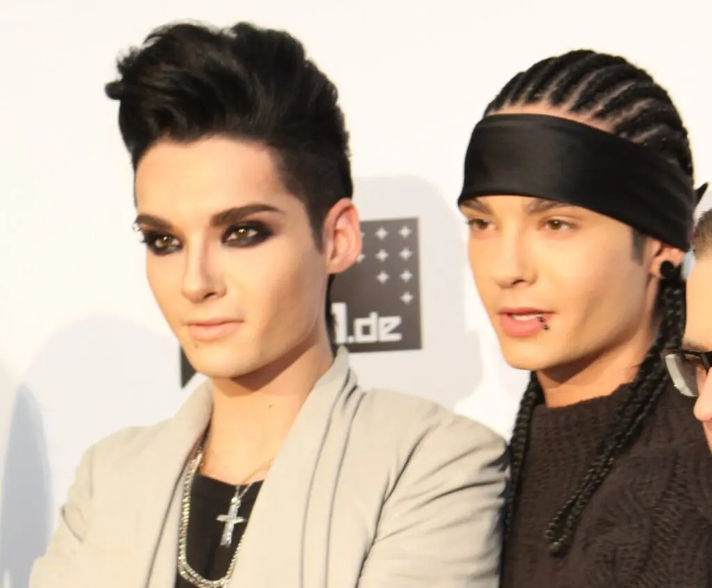 Ile lat ma Tom Kaulitz? Wiek, Tokio Hotel i Heidi Klum tom kaulitz wiek Bracia bliźniacy Kaulitz na gali Comet w Oberhausen: po lewej Bill, po prawej Tom