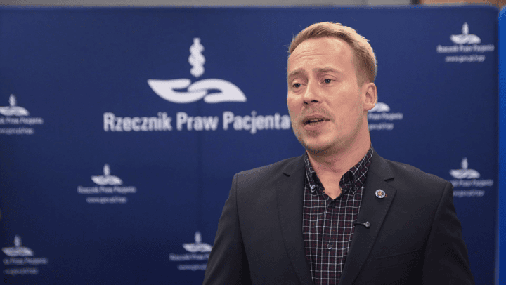 Medyczne dezinformacje zalały polski internet. Oszuści żerują na strachu pacjentów