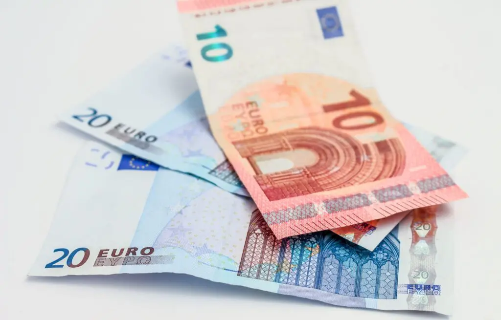 Maria Skłodowska-Curie o krok od banknotu 20 euro. Głosowanie kończy się dziś
