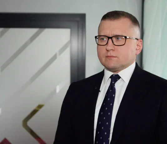 Po godzinie 22 alkoholu nie kupisz już w sklepie ani na stacji. Nocna prohibicja obejmie całą Polskę Godzinnik