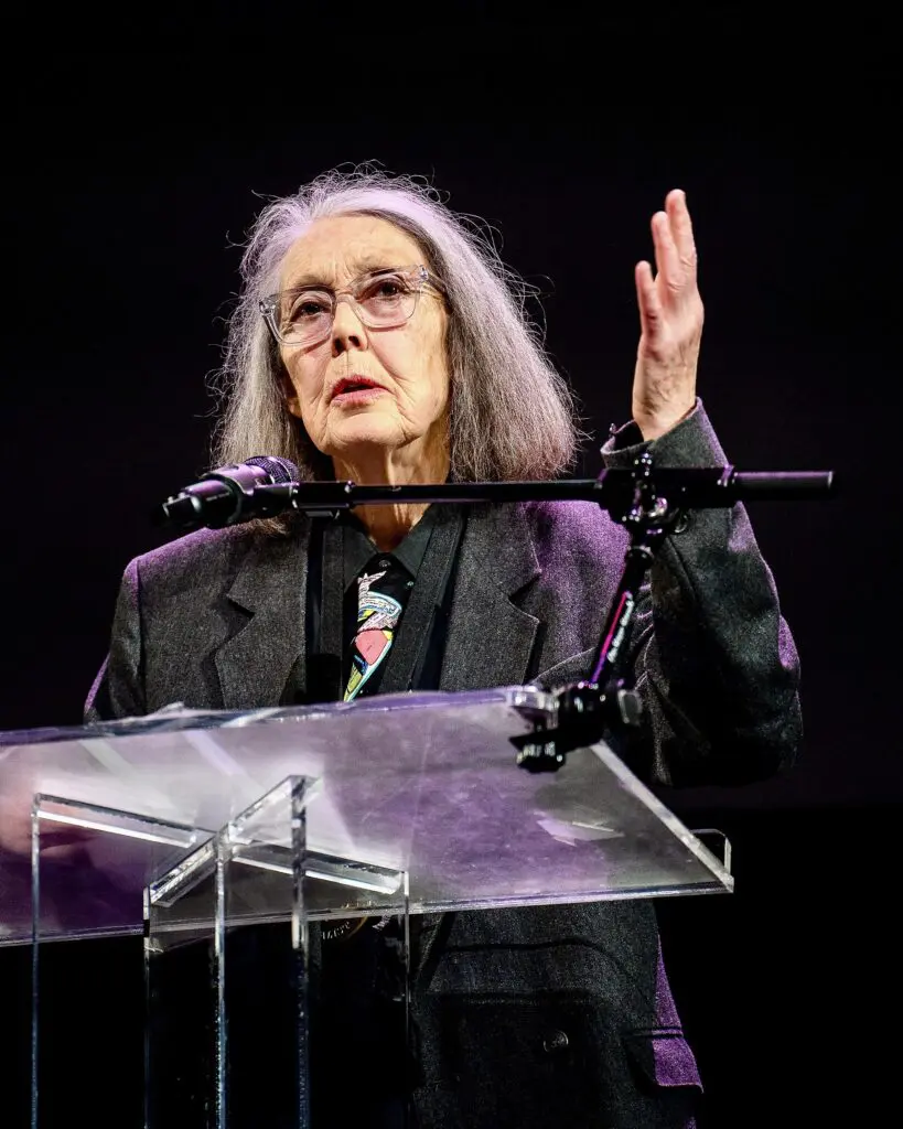 Na okładkach jej książek jest tylko jedno zdanie. Anne Carson z literackim Noblem, wiadomość zastała ją na Islandii Na okładkach jej książek jest tylko jedno zdanie. Anne Carson z literackim Noblem, wiadomość zastała ją na Islandii
