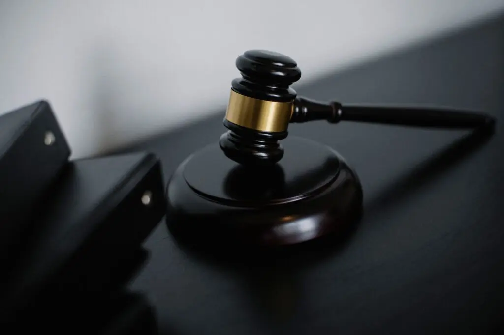 Pobił żonę i zostawił ją na mrozie przed domem. Sąd uznał, że to nie było zabójstwo Pobił żonę i zostawił ją na mrozie przed domem. Sąd uznał, że to nie było zabójstwo