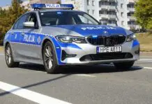 Wezwali ich do mężczyzny, który się okaleczał. Interwencja na bydgoskim osiedlu skończyła się tragicznie Oznakowany radiowóz polskiej policji (zdjęcie ilustracyjne)