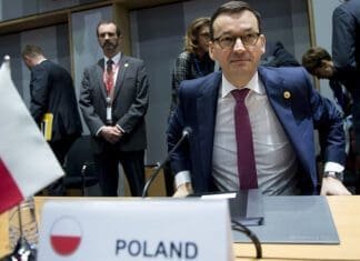 Szokujące słowa Morawieckiego. ,,Dealer sprzedaje tanio, żeby uzależnić”