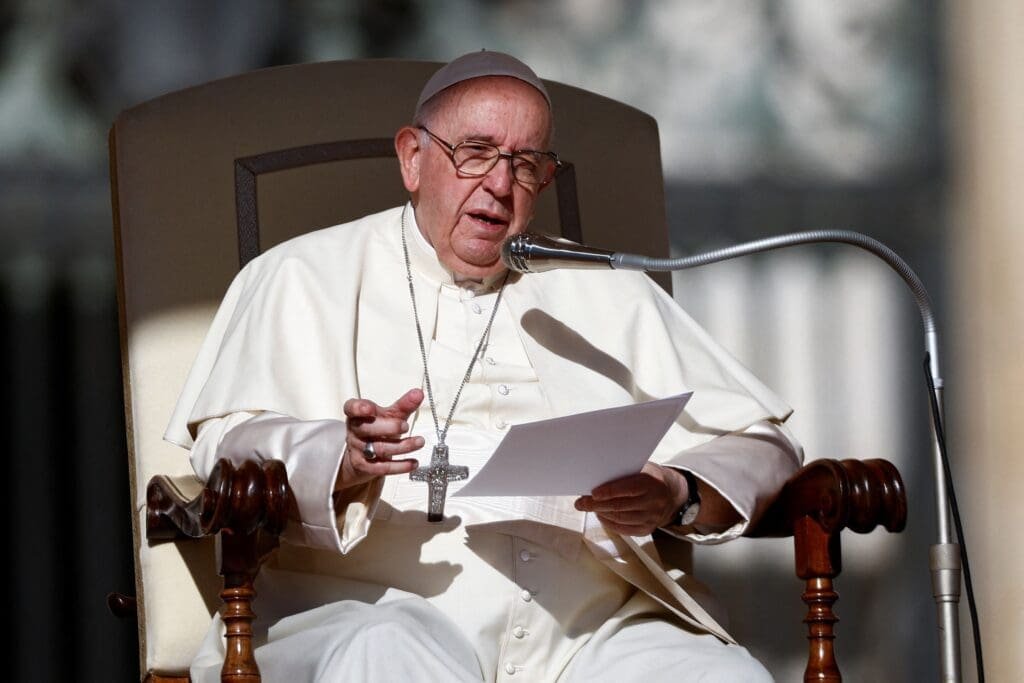 Zełenski obawia się o życie Ukraińców. ,,Rosja używa gróźb jądrowych'' Rosja grozi atakiem jądrowym Papież Franciszek apeluje. Jest coraz gorzej
