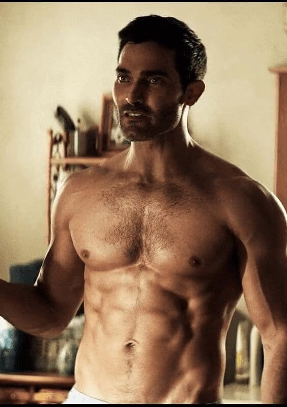 Tyler Hoechlin bez koszulki