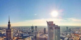 Panorama Warszawy w słoneczny dzień
