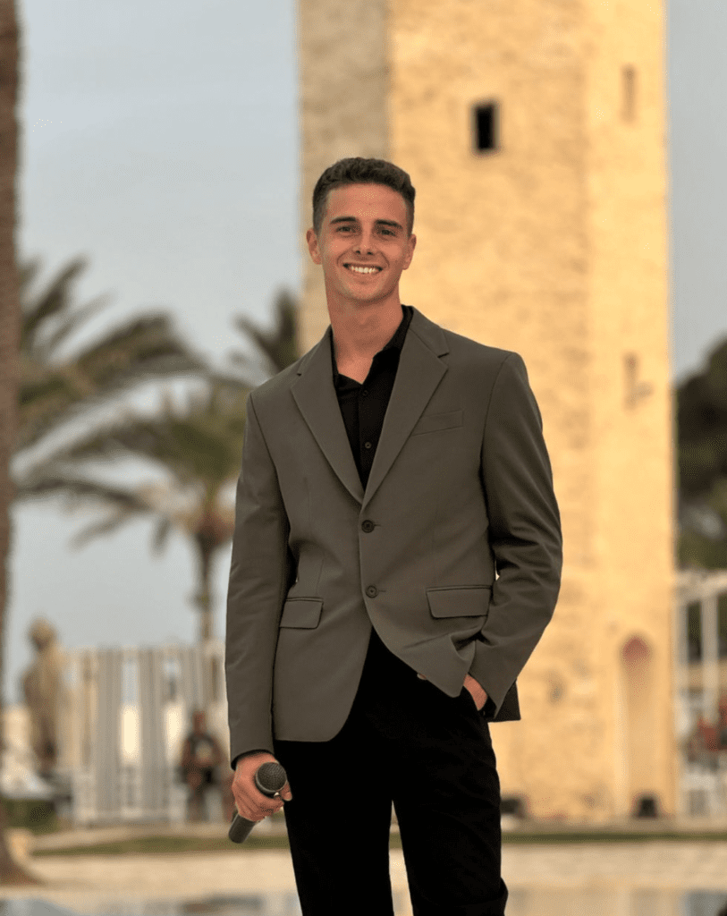 Jakub Zdrójkowski - wiek, kariera, dziewczyna, Instagram Jakub Zdrójkowski Jakub Zdrójkowski – aktor i brat bliźniak Adama