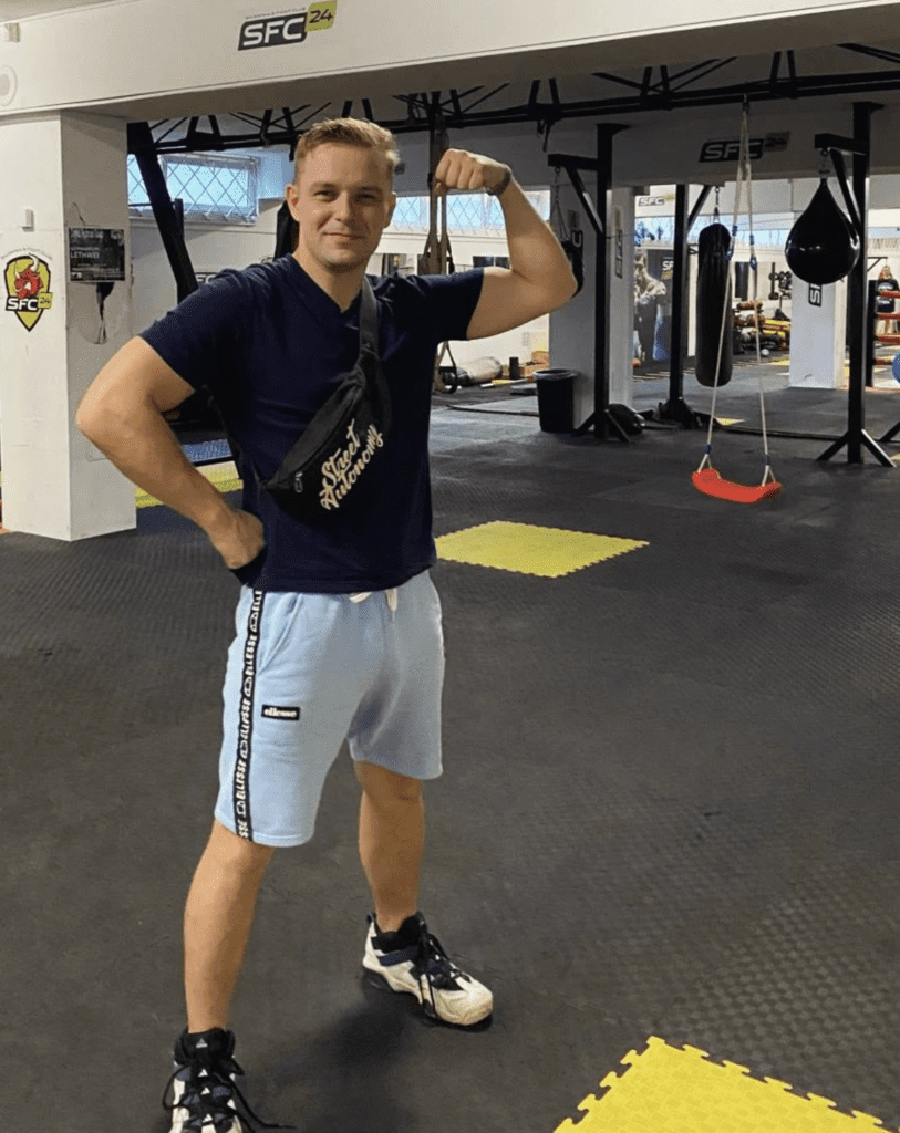 Marek Molak – kim jest, wiek, kariera, życie prywatne Marek Molak Marek Moltak włosy