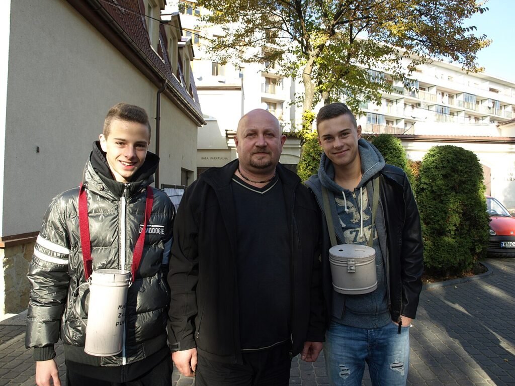 Bracia bliźniacy Jakub i Adam Zdrójkowscy razem na zdjęciu z 2015 roku