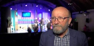 Artur Barciś: Wystawy sklepowe są już świąteczne – to jest biznes. Jednak kolędy słuchane od listopada zaczynają się nudzić