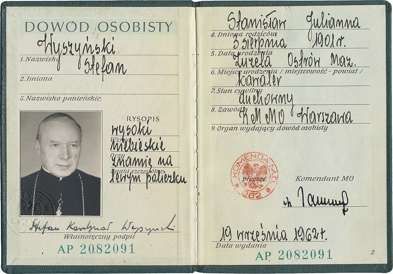 Dowód osobisty prymasa Stefana Wyszyńskiego z widocznym polem nazwiska