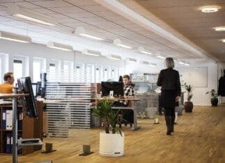 Nie chodzi o pieniądze. Jest ważniejszy powód, dlaczego pracownicy zmieniają pracę (badanie) biuro firma