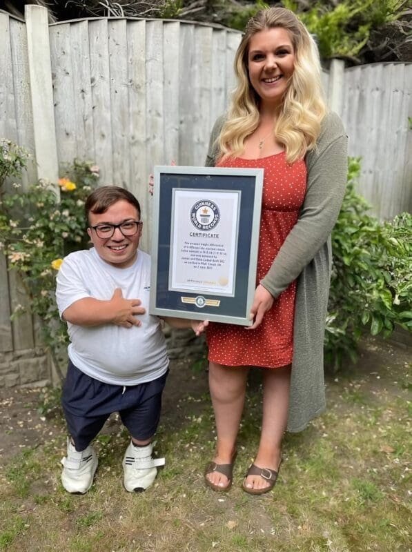 Mężczyzna mający 110 cm wzrostu ożenił się z wysoką kobietą: historia miłości, która podbiła serca milionów