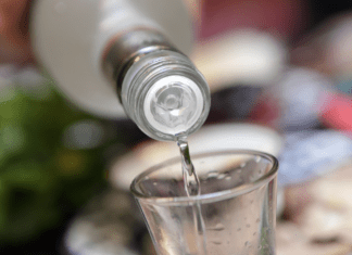 Ile się trzeźwieje po 0,5 litra wódki? Kompletny przewodnik Ile się trzeźwieje po 0,5 litra wódki