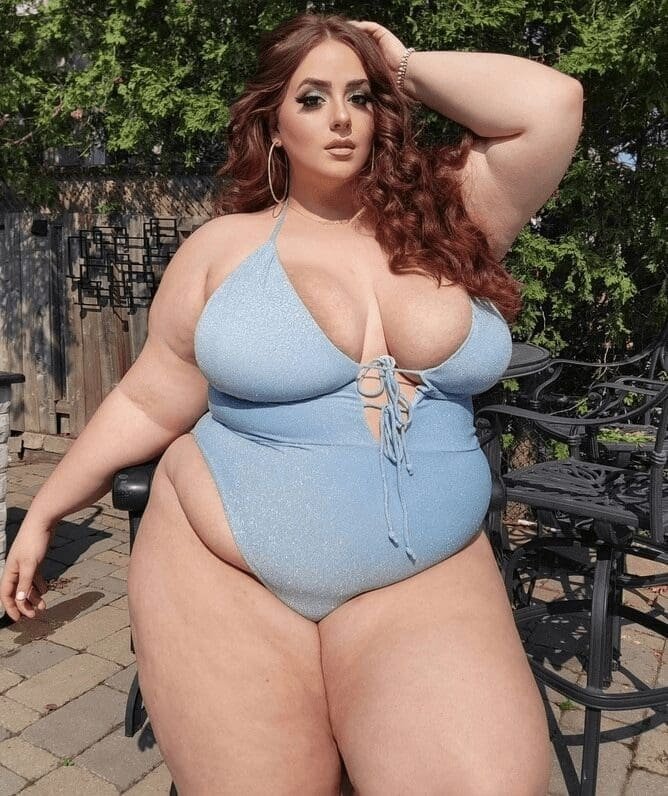 Influencerka plus-size poradziła sobie z internetowymi hejterami, broniąc pewnych siebie kobiet o krągłych kształtach