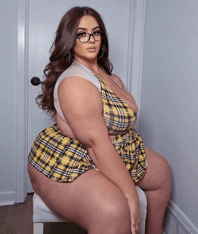 Influencerka plus-size poradziła sobie z internetowymi hejterami, broniąc pewnych siebie kobiet o krągłych kształtach