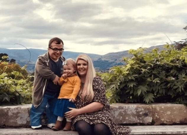 Mężczyzna mający 110 cm wzrostu ożenił się z wysoką kobietą: historia miłości, która podbiła serca milionów