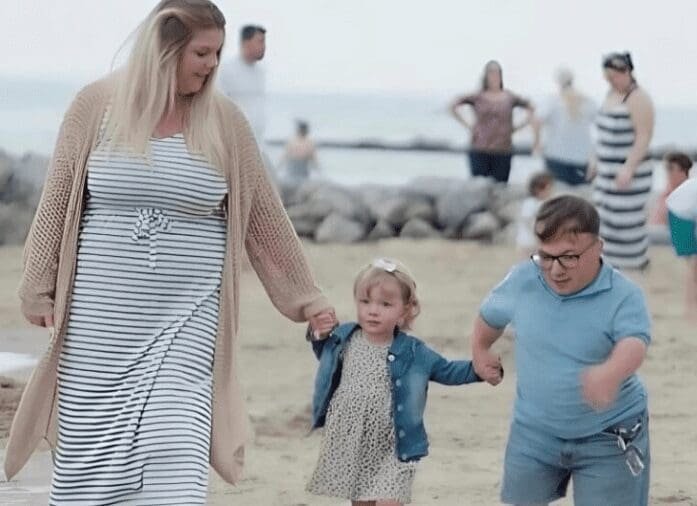 Mężczyzna mający 110 cm wzrostu ożenił się z wysoką kobietą: historia miłości, która podbiła serca milionów