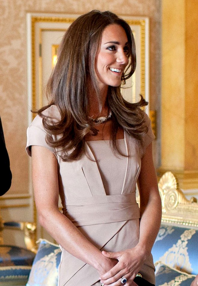 Katarzyna, księżna Walii: wiek, zdrowie, dzieci i powrót do pracy księżna walii Katarzyna jako księżna Cambridge w Sali 1844 w Pałacu Buckingham w maju 2011 roku