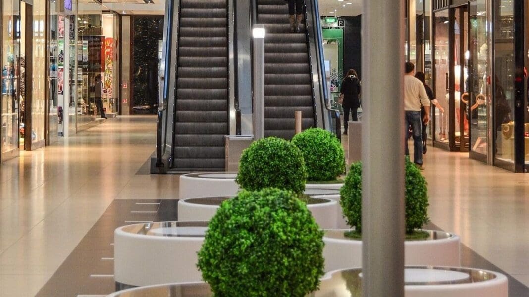 Polacy tradycyjnie zrobią świąteczne zakupy na ostatnią chwilę. Przed Wigilią sklepy znowu przeżyją oblężenie galeria handlowa